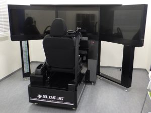 四輪シュミレーター